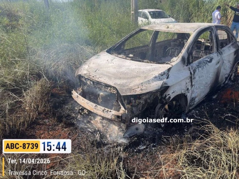 Carro furtado é encontrado incendiado minutos após crime em Formosa