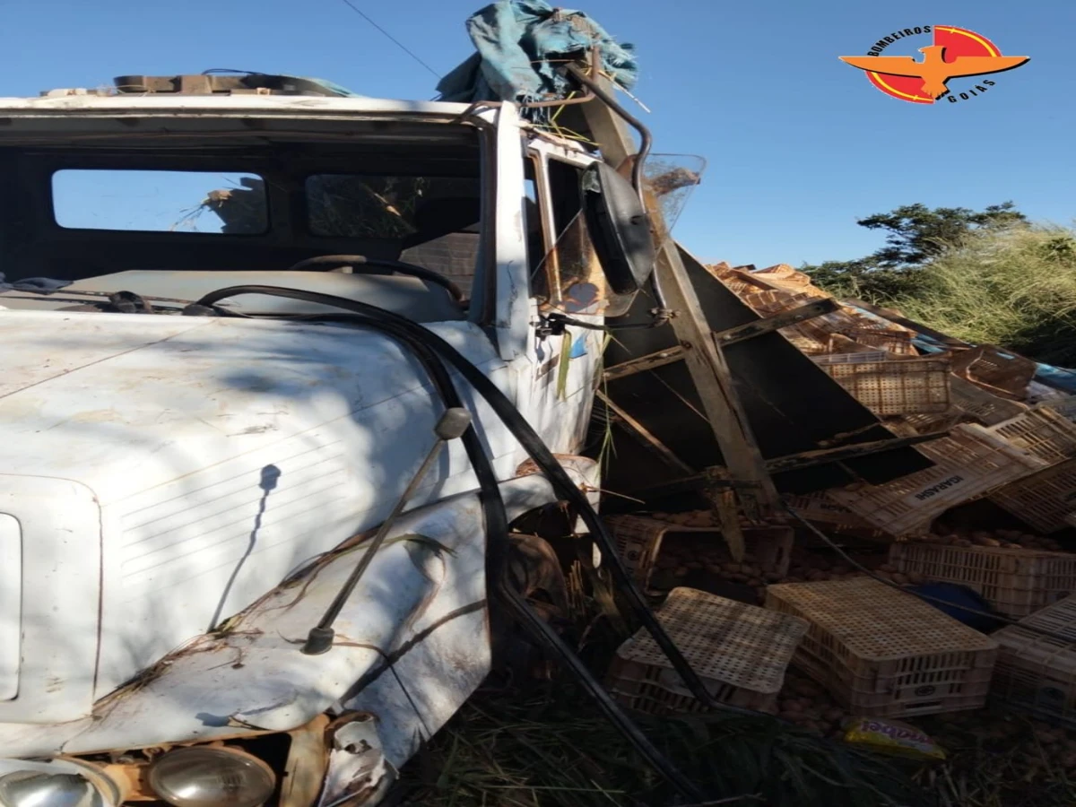Grave acidente com quatro veículos deixa feridos na GO 430, em Formosa