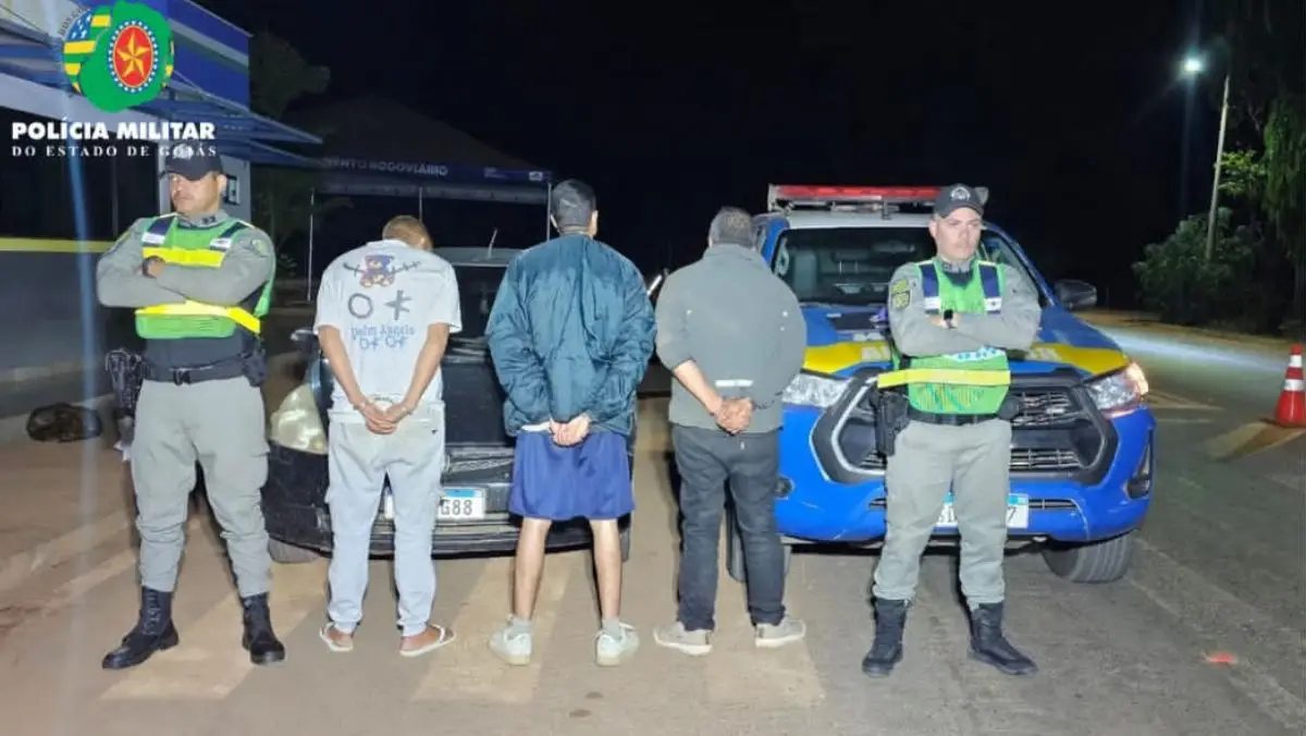 Tráfico de drogas na GO 118: Homens tentam fugir de acidente e são presos com drogas no painel