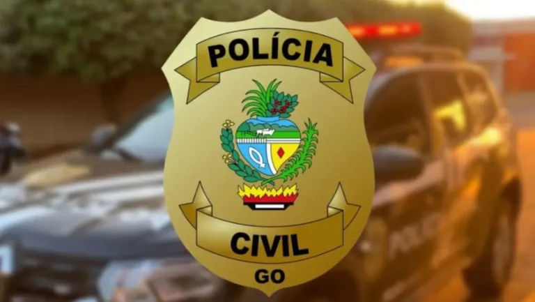 Escudo da Polícia Civil com uma viatura ao fundo, alusiva ao crime em conveniência em Formosa.