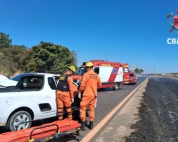 Colisão na BR-020 entre três veículos.