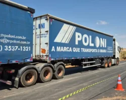 Caminhão com vazamento de pesticida na BR-020 em Formosa.