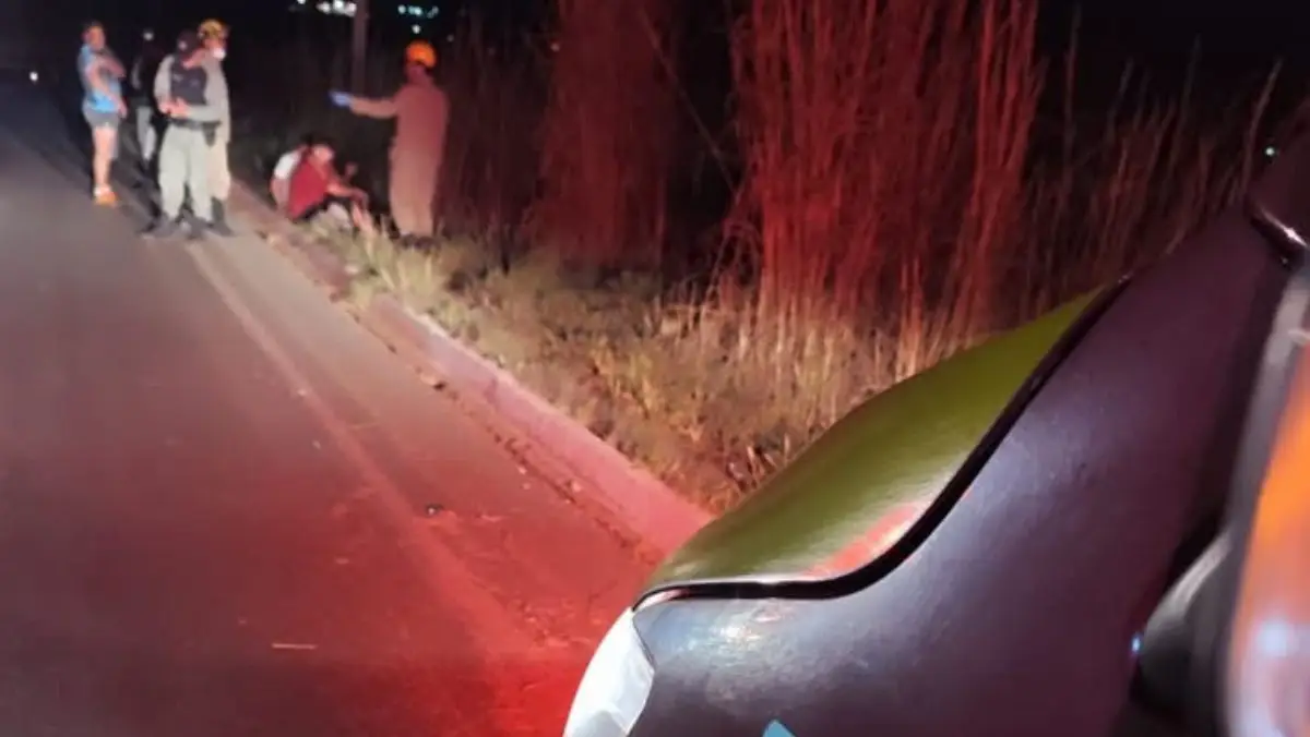 Capotamento na GO 430 entrada oeste de Formosa, carro saiu da pista e capotou.