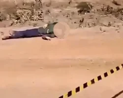 Corpo caído na estrada de chão. Tratorista de 32 anos é morto a tiros em estrada rural de São João d’Aliança.