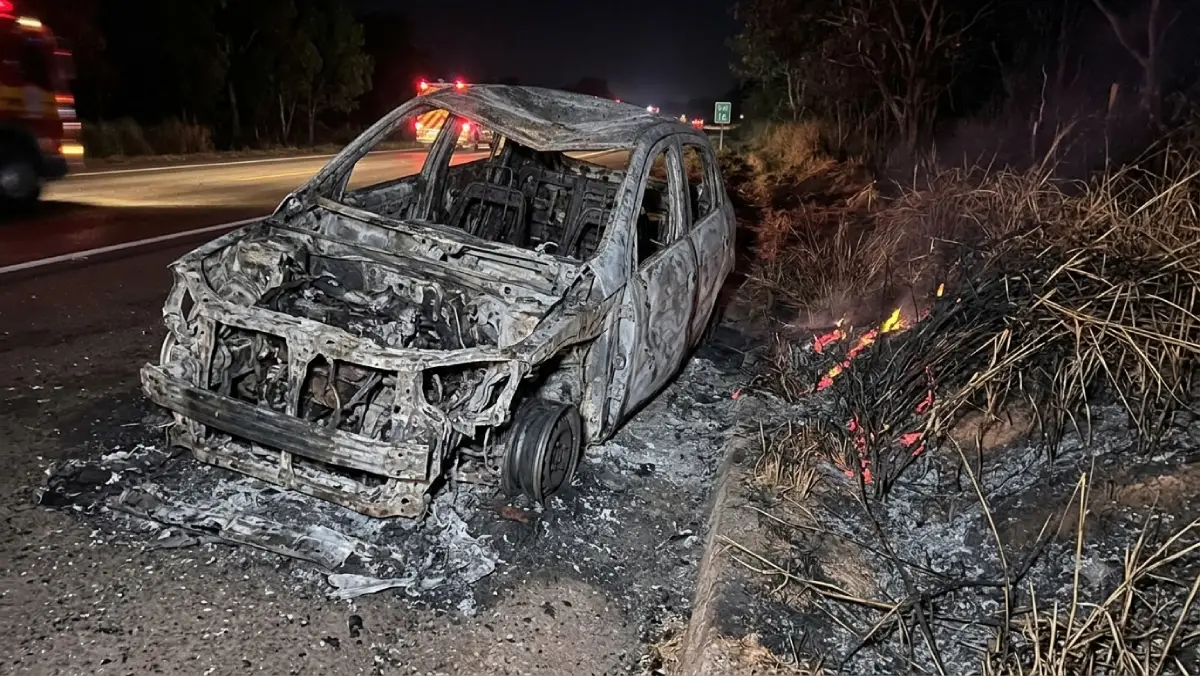 Grave acidente entre caminhonetes mata motorista.
