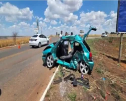 Quatro pessoas ficaram feridas após uma colisão entre um Volkswagen Gol e uma Ford Ranger na GO-118, no trevo de acesso a Planaltina de Goiás.
