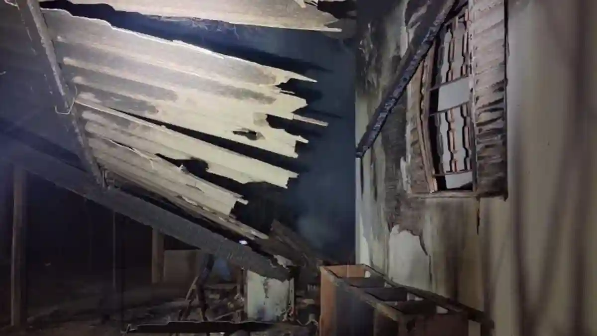 Incêndio em residência em Vila Boa deixa casa rural com danos no telhado e no interior.