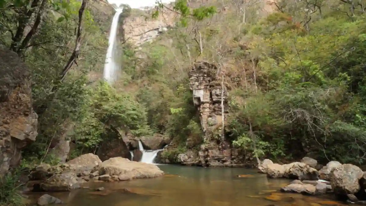 Turismo em Formosa Goiás com paisagem natural do município.