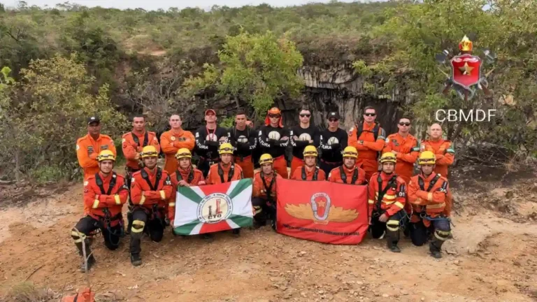 Resgate em caverna na Dolina dos Maracanãs em Formosa durante treinamento dos Bombeiros do DF.